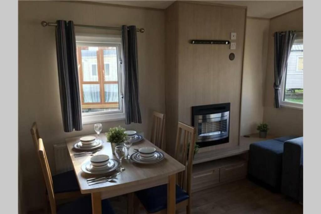 8 Berth Caravan At Parkdean Camber Sands 外观 照片
